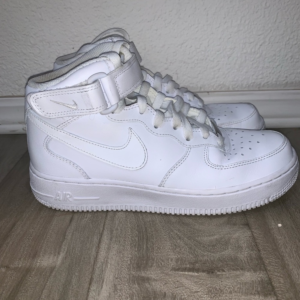 PRICE DROP!!!!!!! Nike AirForce 1’s (MID)